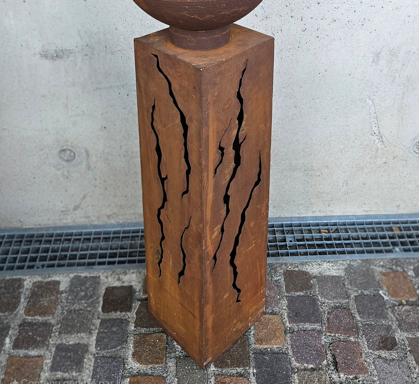 Sellette et Boule en acier rouillé