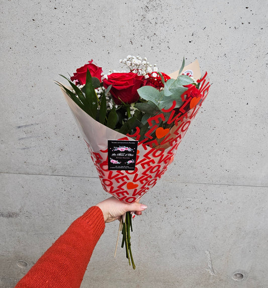 Bouquet de Roses Rouges et Gypsophile
